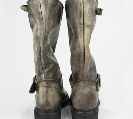 TR1007 BOOTS IN WASHED CHESTNUT.