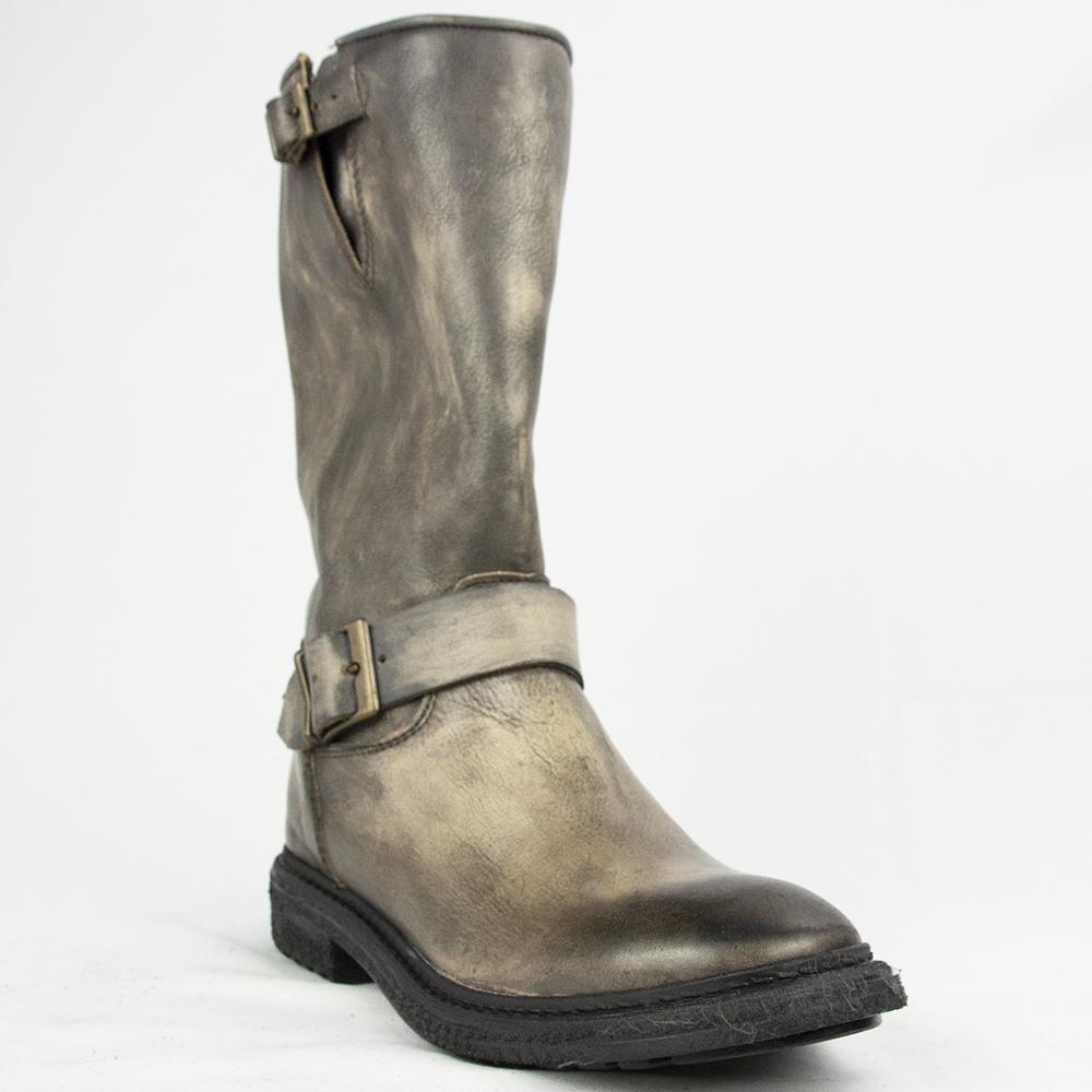 TR1007 BOOTS IN WASHED CHESTNUT.