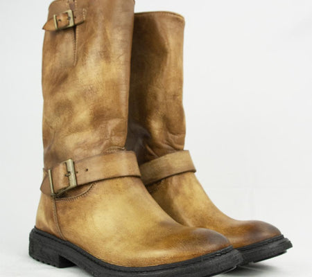TR007 BOOTS IN WASHED COGNAC.