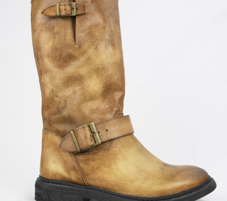 TR007 BOOTS IN WASHED COGNAC.
