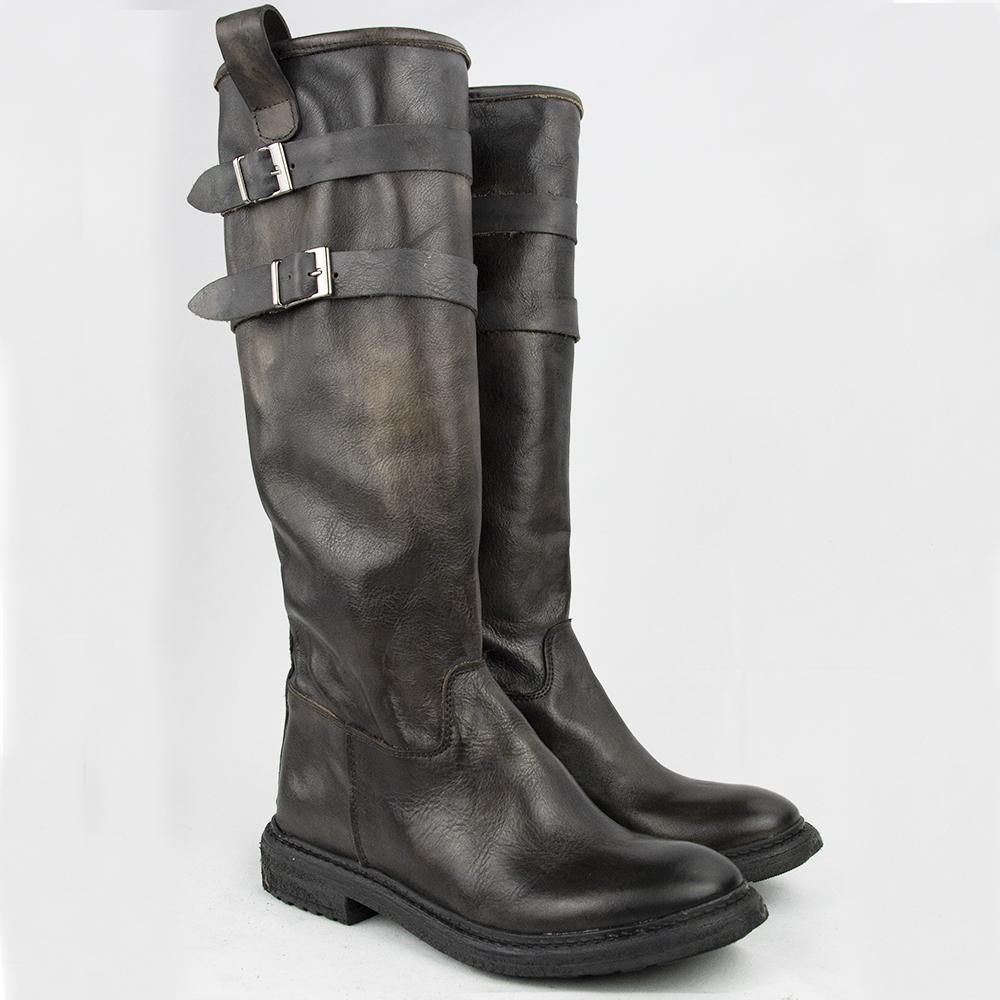 TR 1027 BOOTS IN WASHED CHESTNUT.