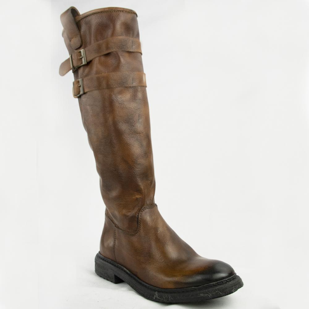 TR1027 BOOTS IN WASHED COGNAC.