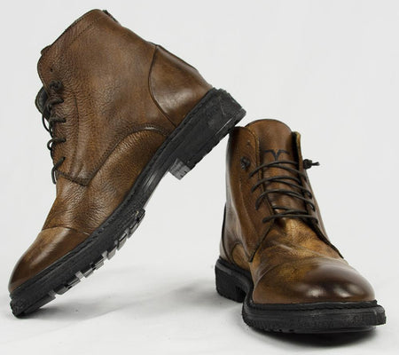 TR1025 ANKLE BOOTS IN WASHED COGNAC.