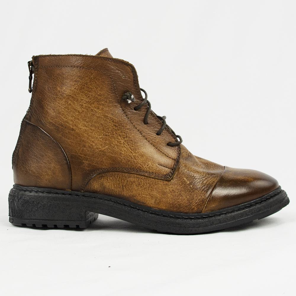 TR1025 ANKLE BOOTS IN WASHED COGNAC.