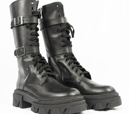 TR1022 BOOTS IN BLACK.