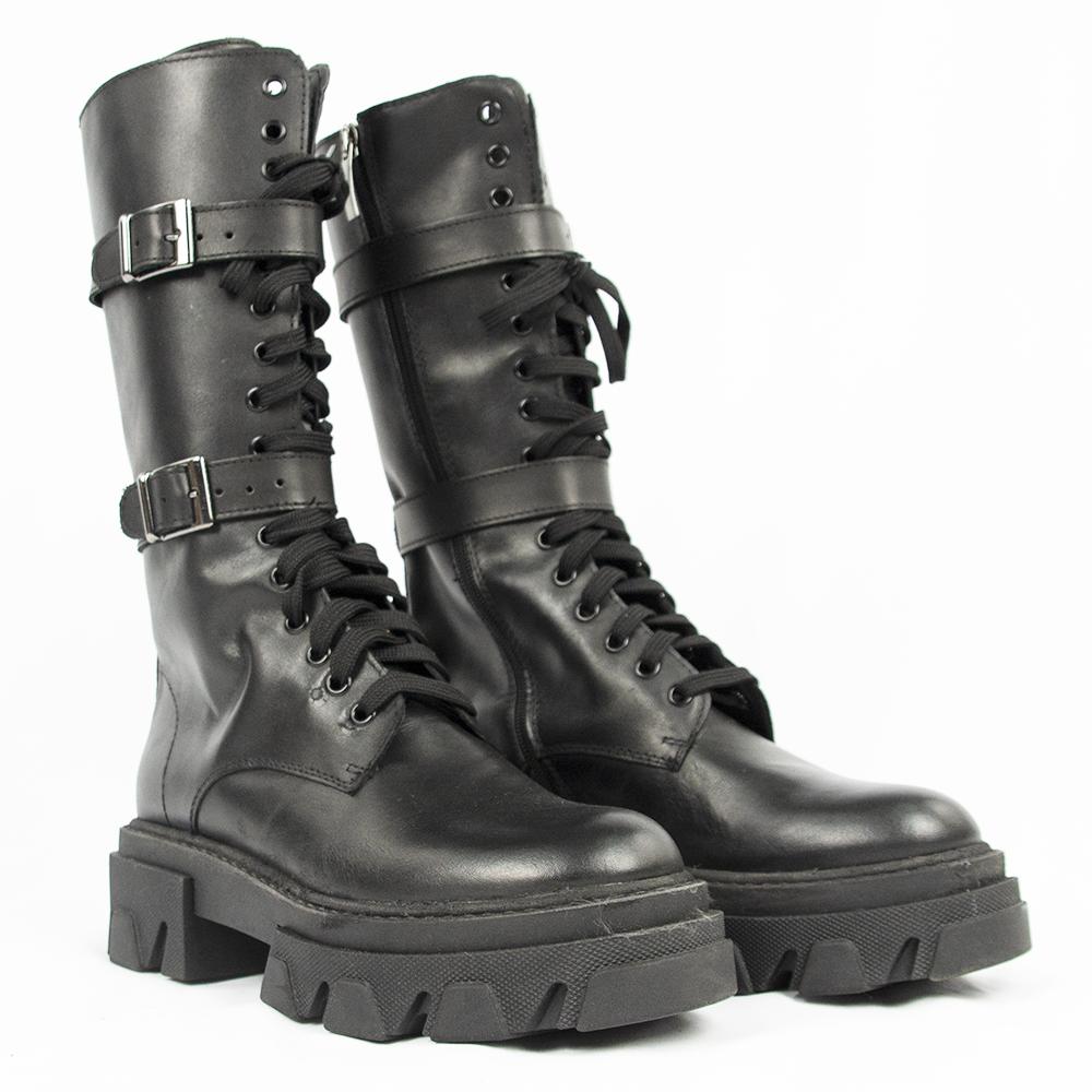 TR1022 BOOTS IN BLACK.