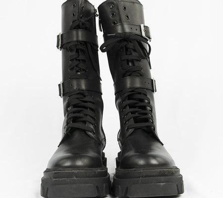 TR1022 BOOTS IN BLACK.