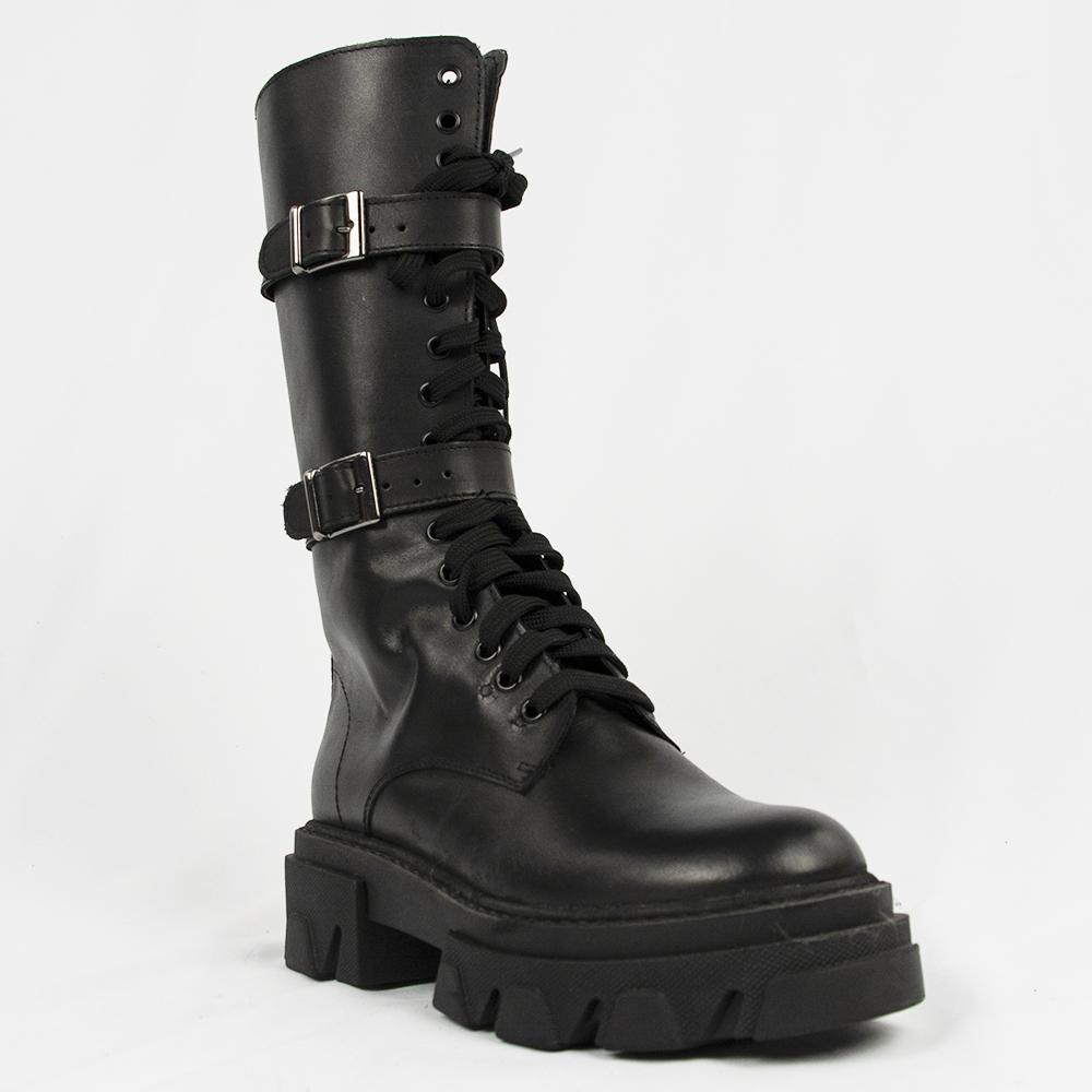 TR1022 BOOTS IN BLACK.