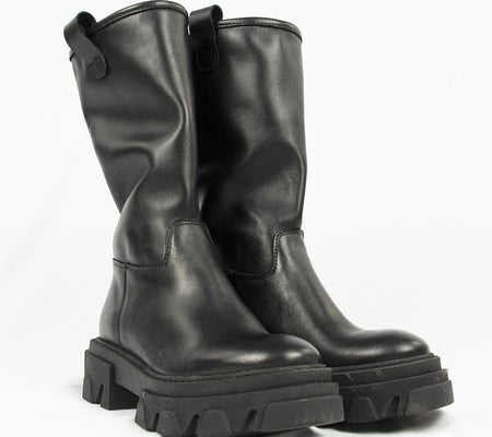 OFF 1033 BOOTS IN BLACK.