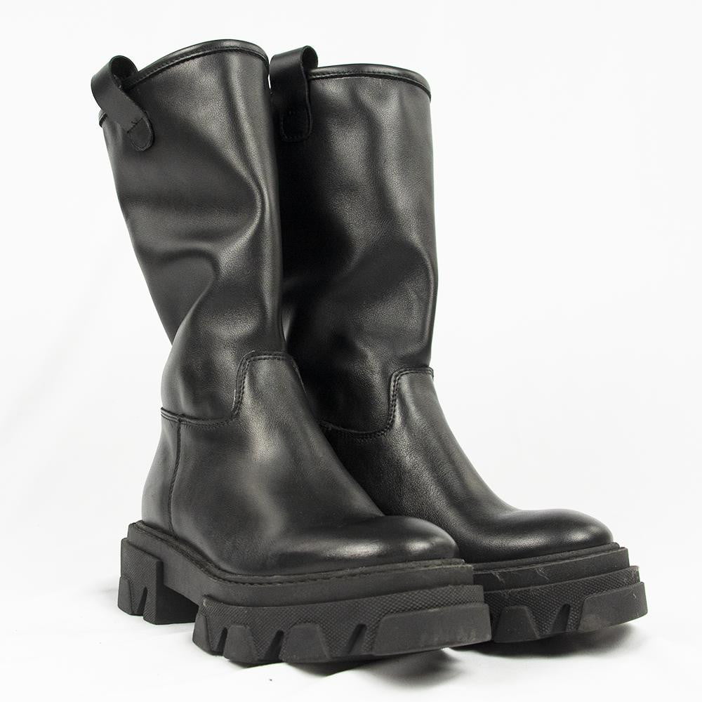 OFF 1033 BOOTS IN BLACK.