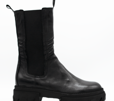 TR1011 BOOTS IN BLACK.