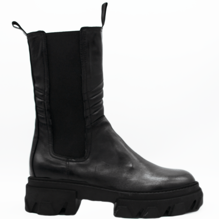 TR1011 BOOTS IN BLACK.