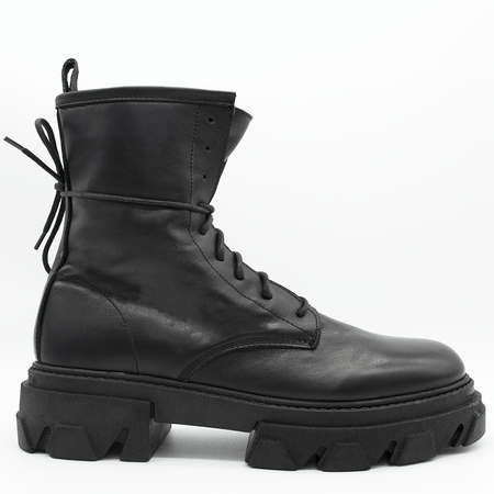 TR1012 ANKLE BOOTS IN BLACK CALFSKIN.