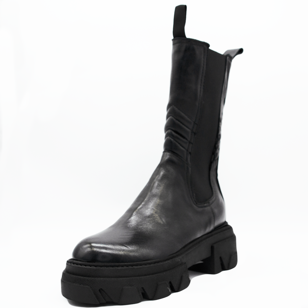 TR1011 BOOTS IN BLACK.