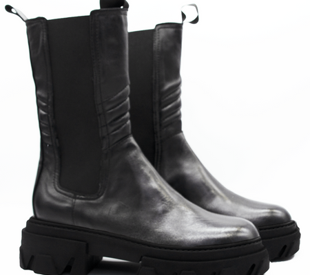 TR1011 BOOTS IN BLACK.