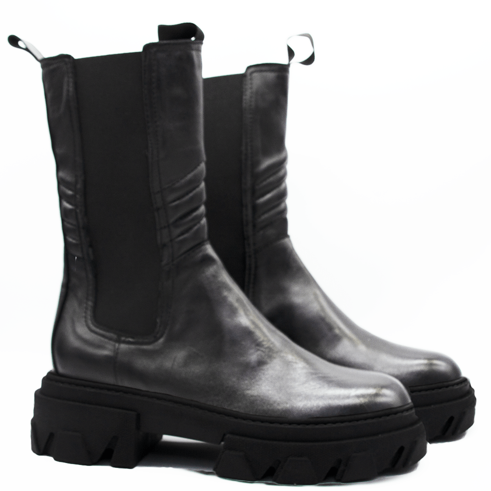 TR1011 BOOTS IN BLACK.