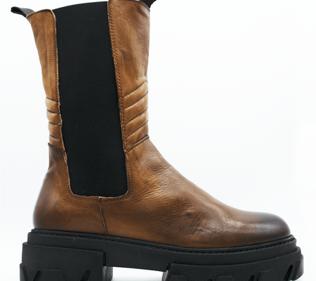 TR1011 BOOTS IN WASHED COGNAC LAMB.