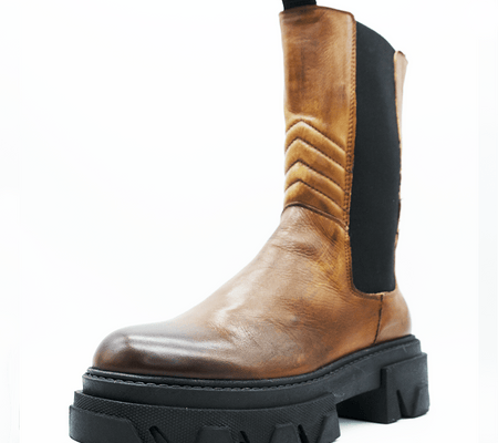 TR1011 BOOTS IN WASHED COGNAC LAMB.