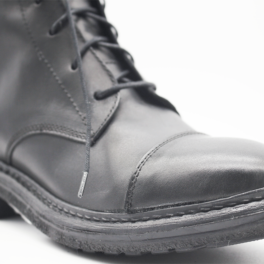 TR1001 Low Boot in black.