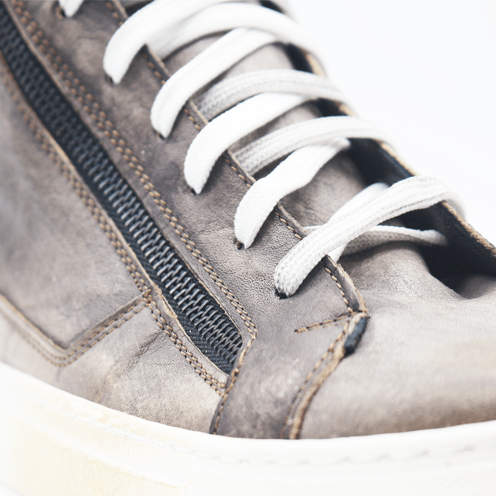 RAF80171 Grey washed sneaker+ double zip.